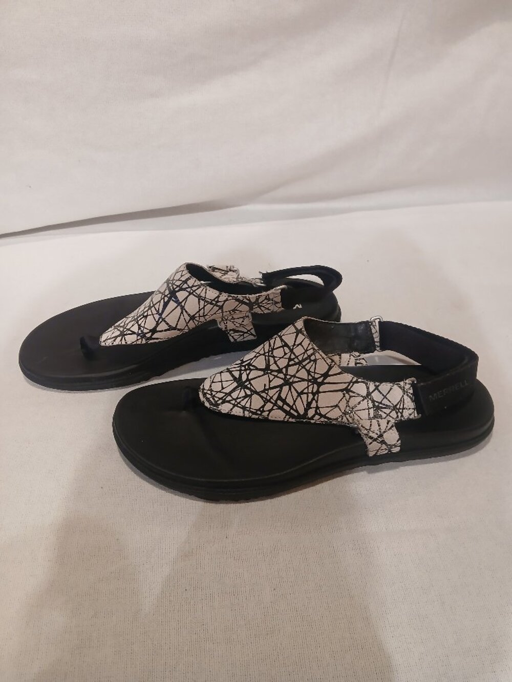 Merrell Women's Sandals Size 9 "Around Town Sunvue" Blk & Wht Thong